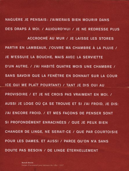 <p><strong> <i>L'appartement-témoin</i> | cité HLM Malakoff | Nantes 2004 </strong><br class='manualbr' />Carton d'invitation | couleur | recto | 21 x 28 cm | recto conçu en collaboration avec David Poullard.<br class='manualbr' />Poême de Bertolt Brecht <i>Extraits d'un manuel pour habitants des villes</i> (1927)</p>